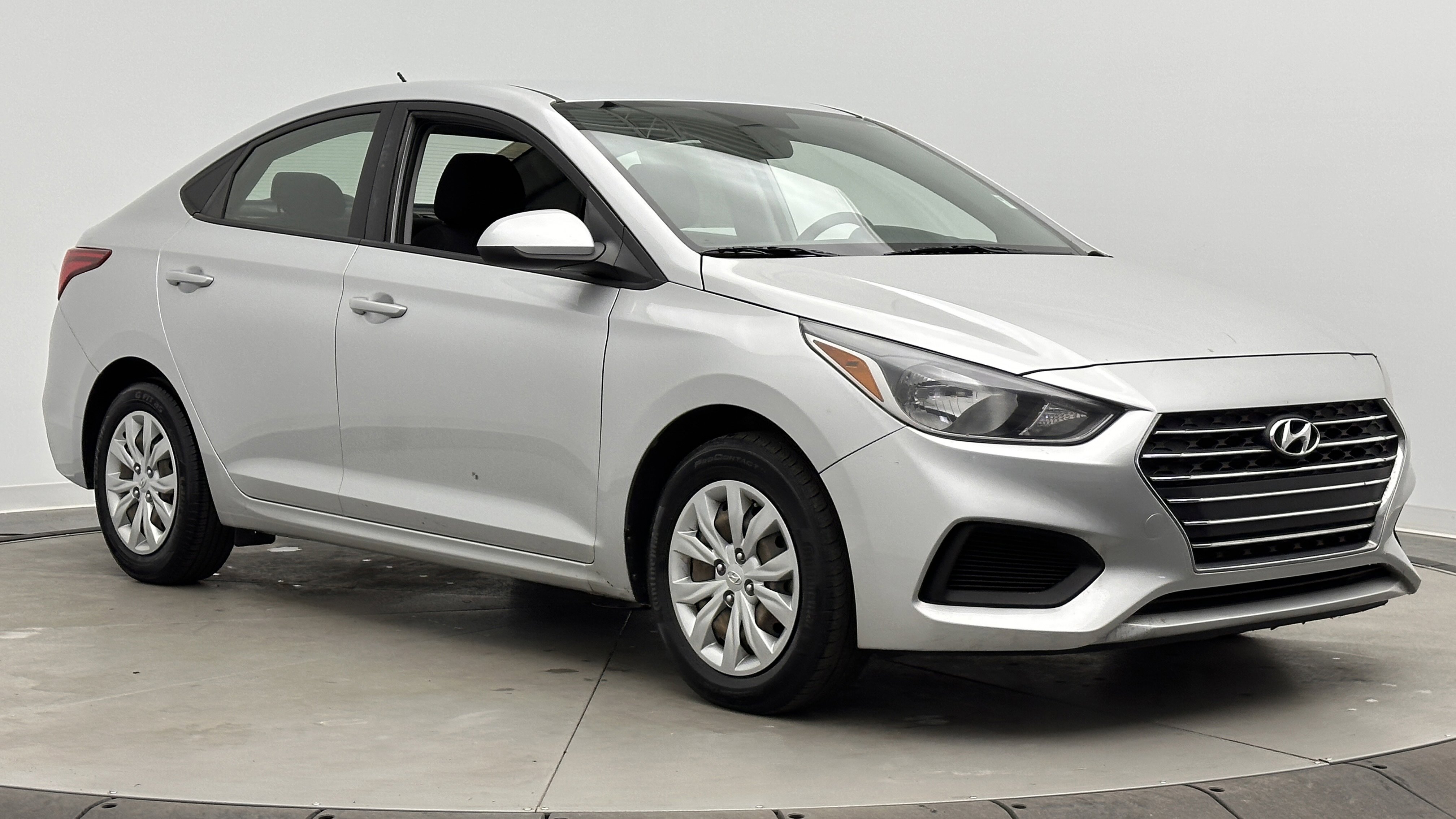 Used 2022 Hyundai Accent SE image 3