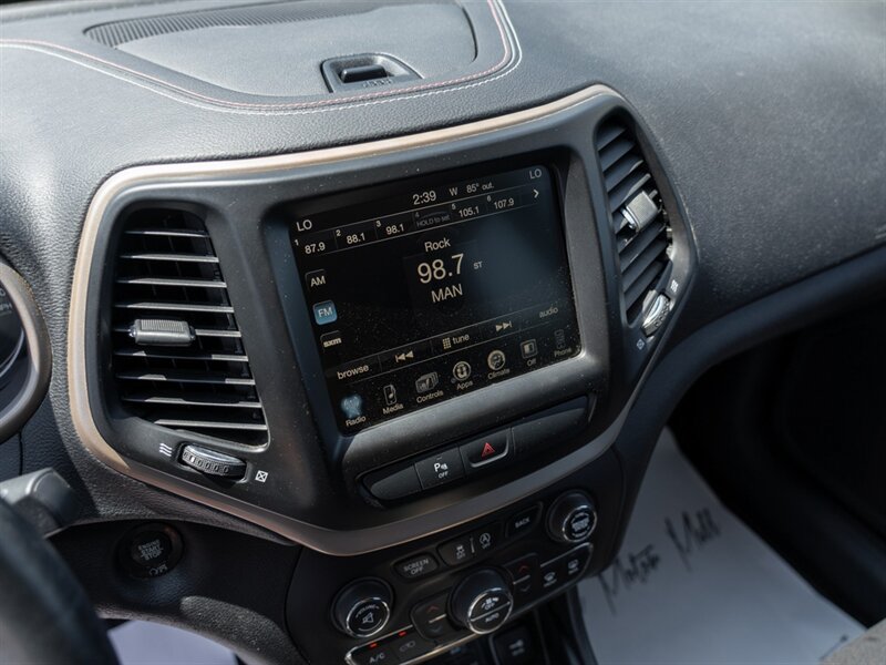 Used 2017 Jeep Cherokee 75th Anniversary AWD/4WD image 32