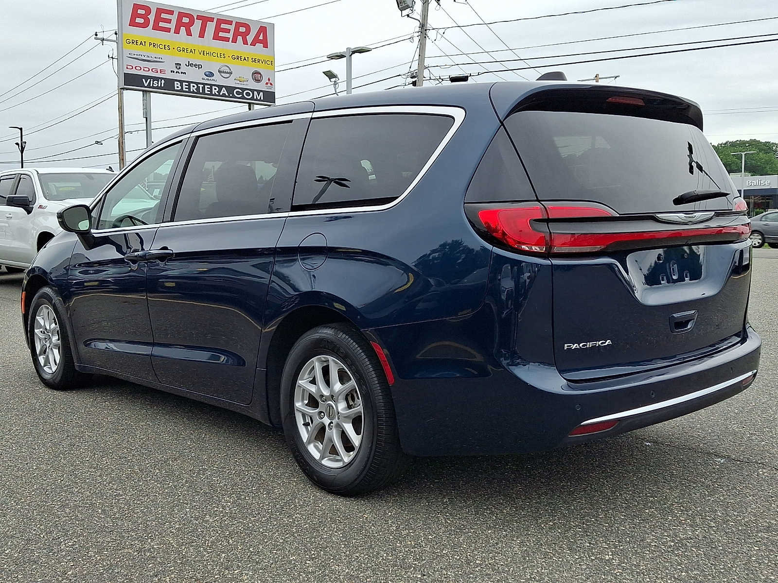 Certified 2023 Chrysler Pacifica Touring-L FWD image 4