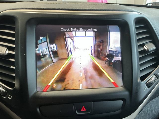 Used 2017 Jeep Cherokee Limited image 23
