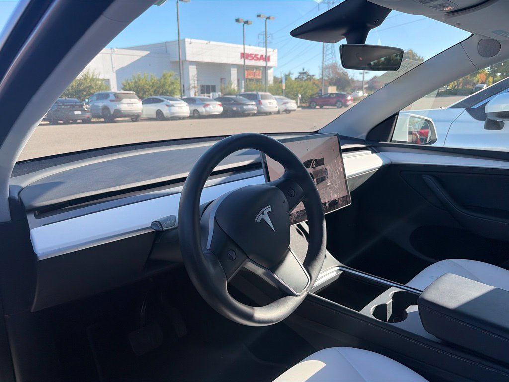 Used 2023 Tesla Model Y Long Range AWD/4WD image 9