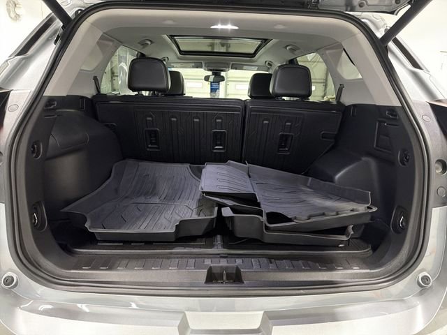 Certified 2024 GMC Terrain SLT w/ Infotainment Package II image 15