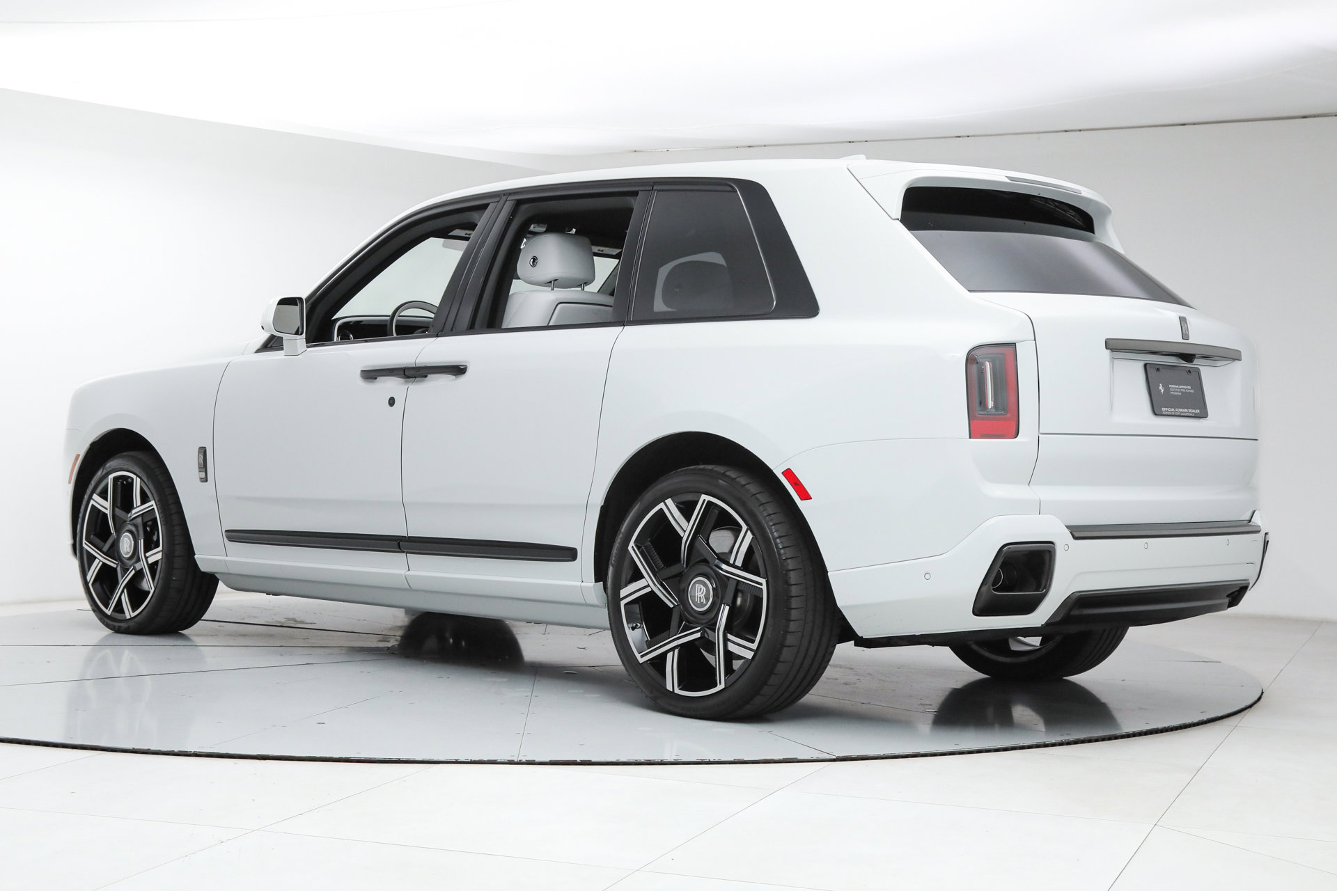 Used 2026 Rolls-Royce Cullinan Black Badge image 3