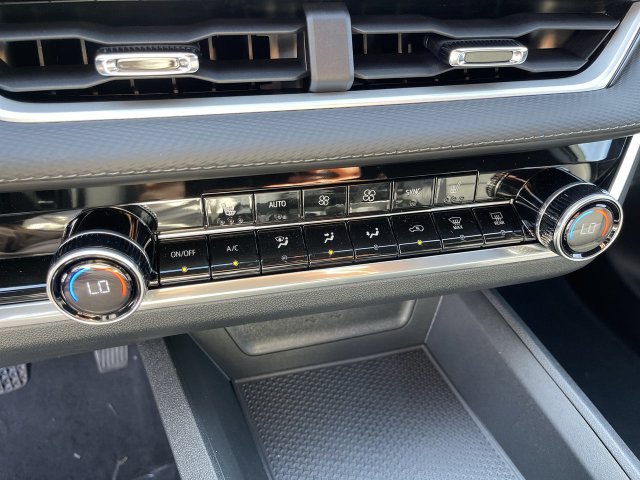 New 2027 Chevrolet Equinox LT w/ Convenience Package II AWD/4WD image 19