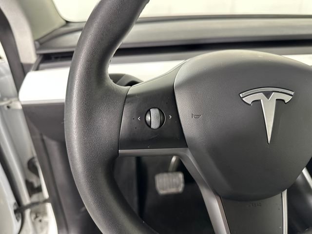 Used 2021 Tesla Model Y Long Range image 16