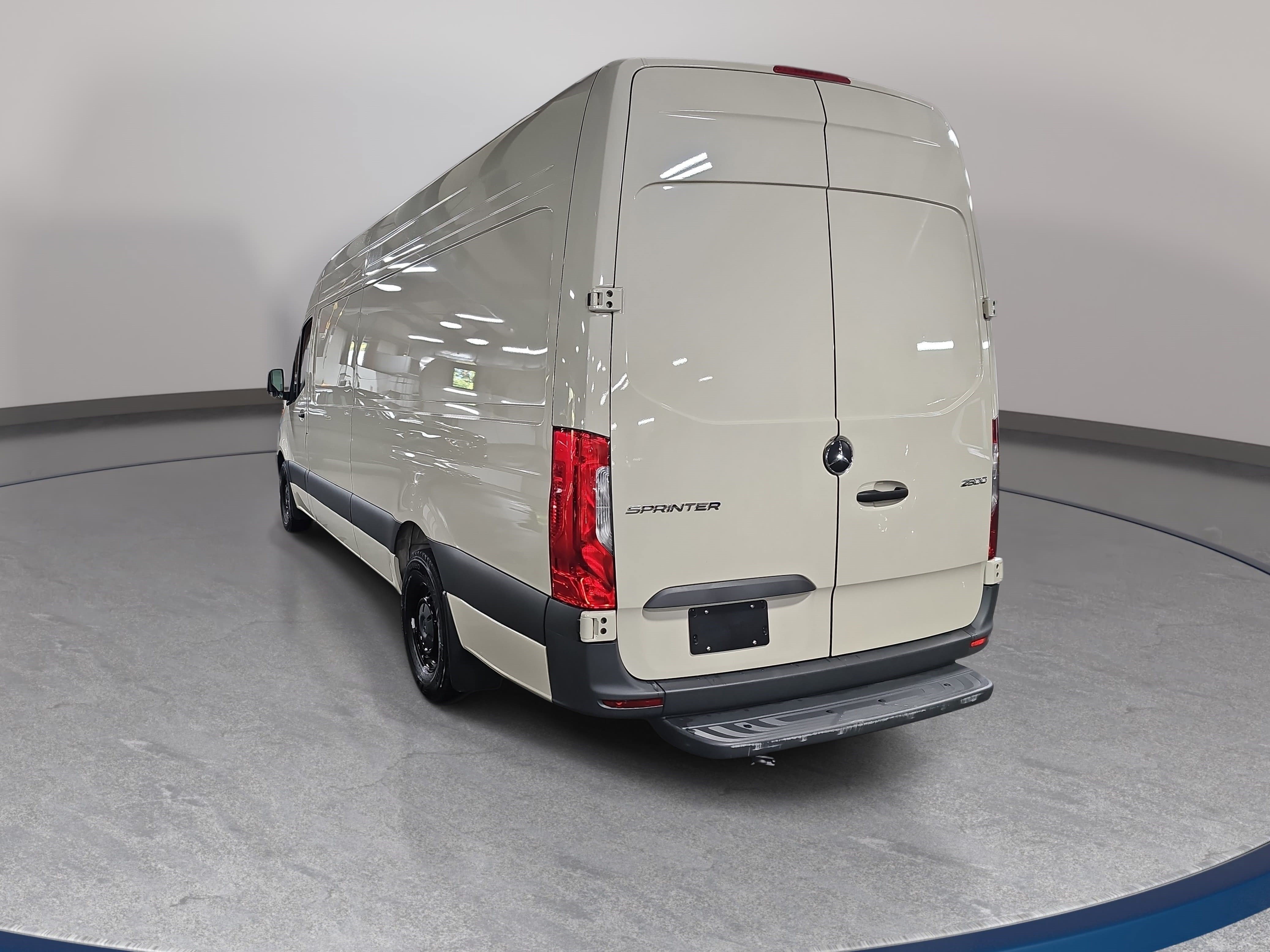 Used 2025 Mercedes-Benz Sprinter 2500 image 7