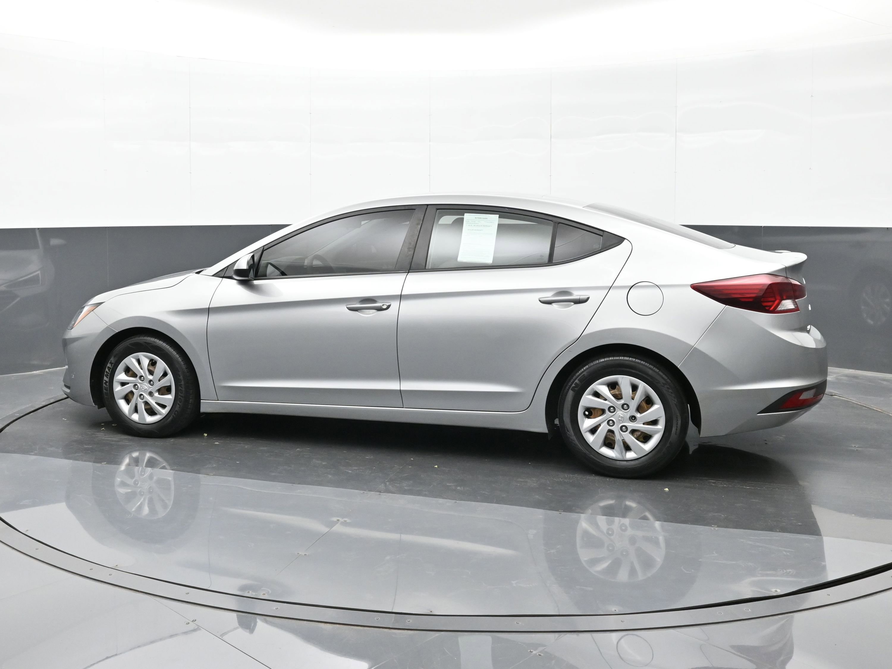 Used 2020 Hyundai Elantra SE image 3