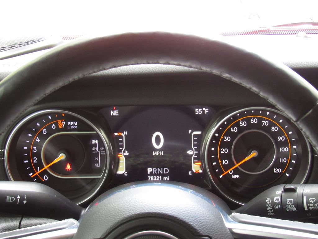 Used 2018 Jeep Wrangler Unlimited Sahara w/ Uconnect 4C Nav & Sound Group AWD/4WD image 22