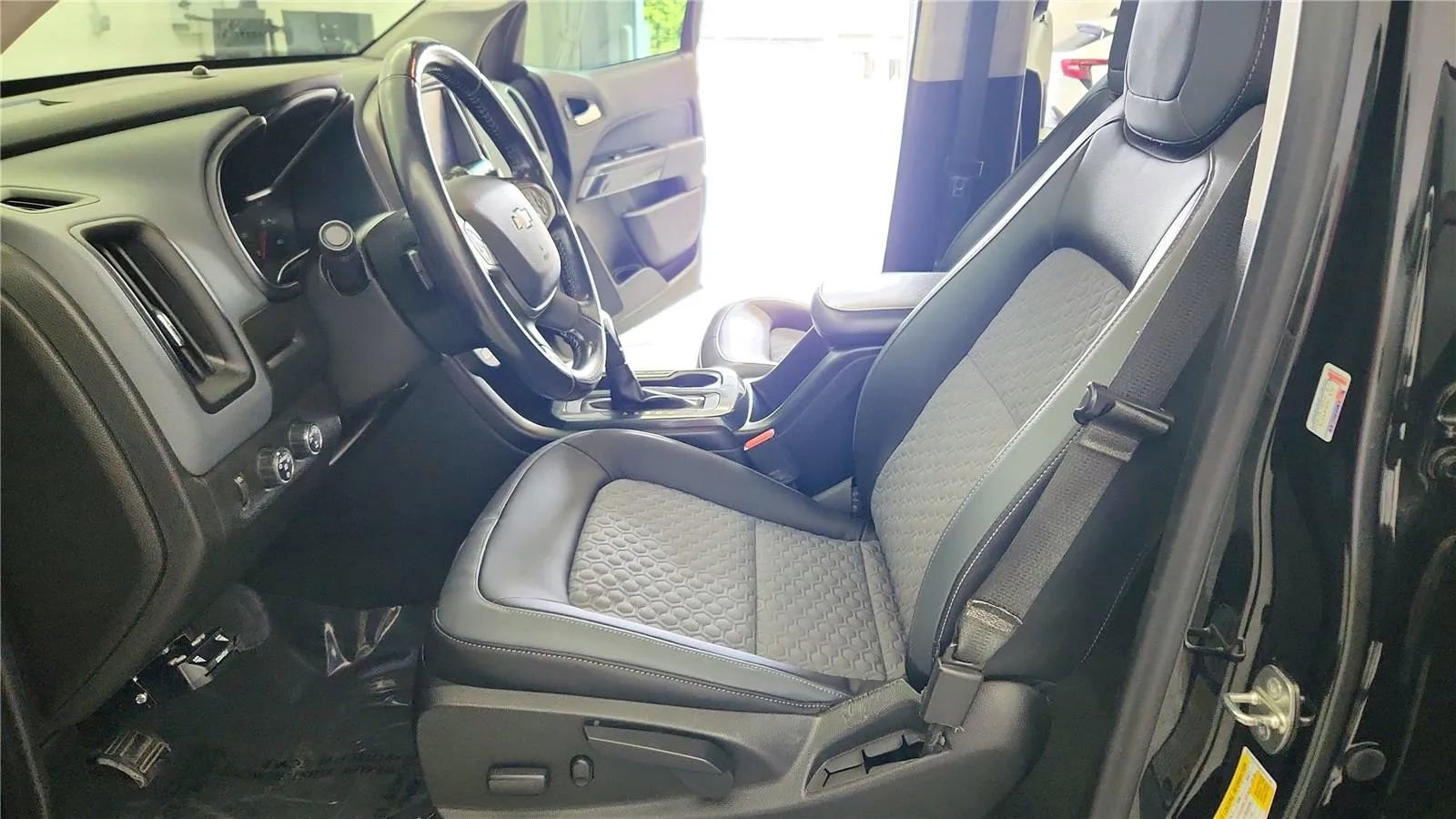 Used 2017 Chevrolet Colorado Z71 image 23