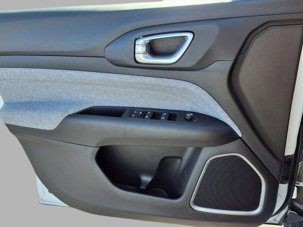 Certified 2024 Jeep Compass Latitude image 15