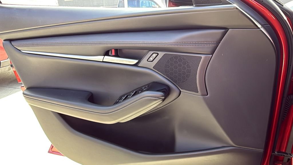 Used 2025 MAZDA MAZDA3 s image 24