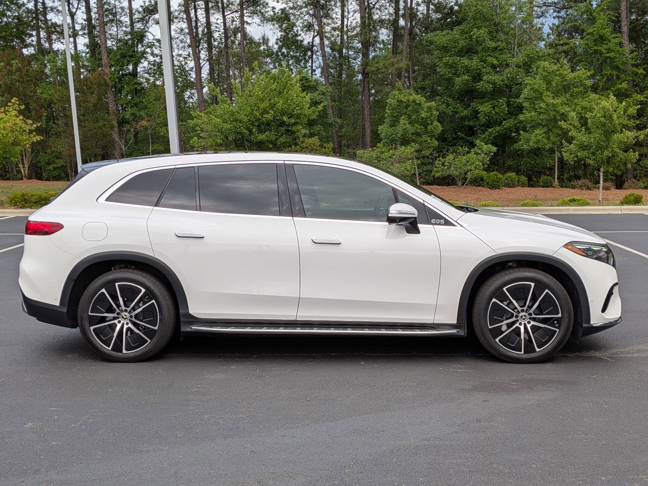 Used 2023 Mercedes-Benz EQS 450+ SUV image 11