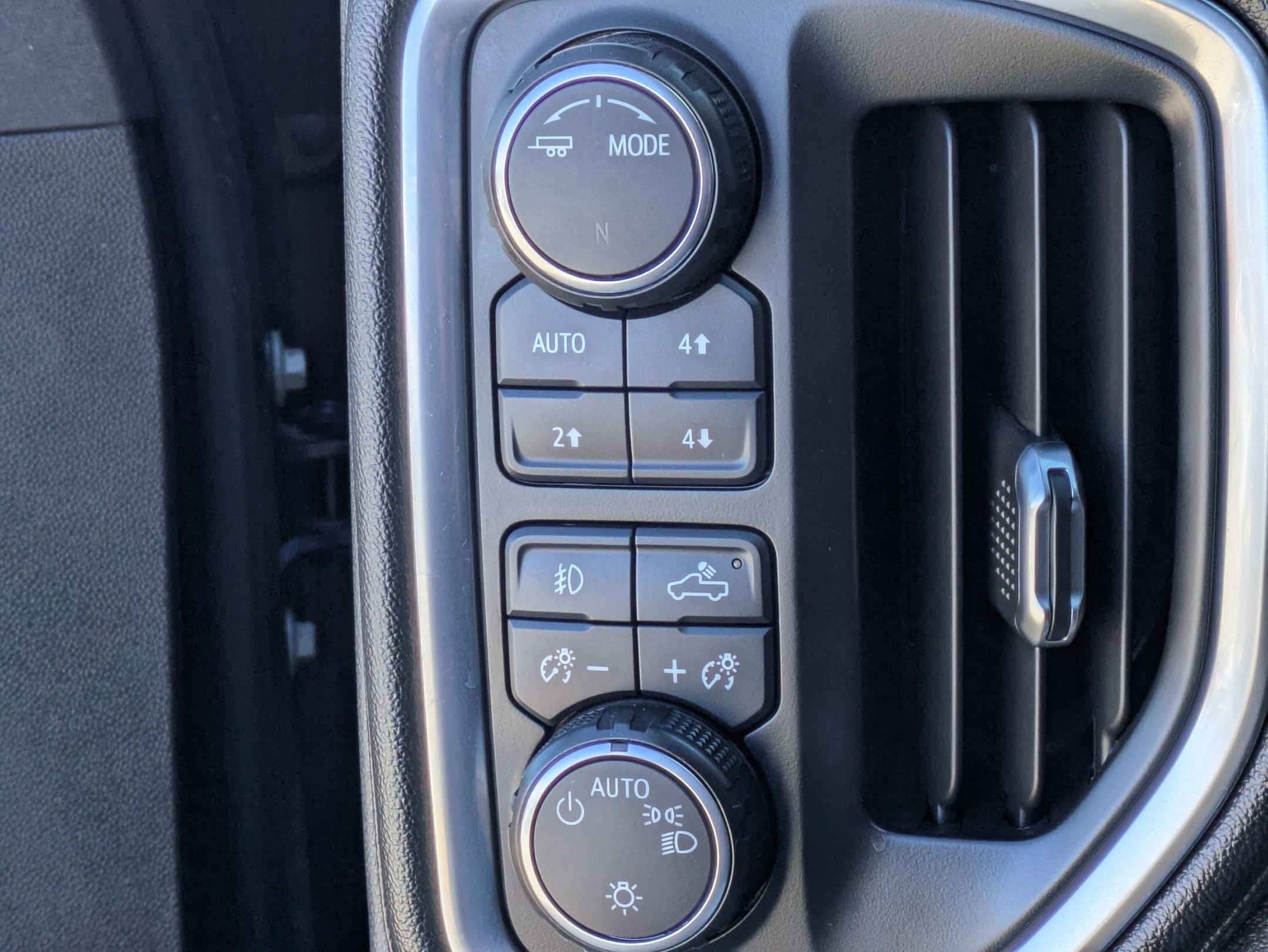 Used 2020 Chevrolet Silverado 1500 RST image 12