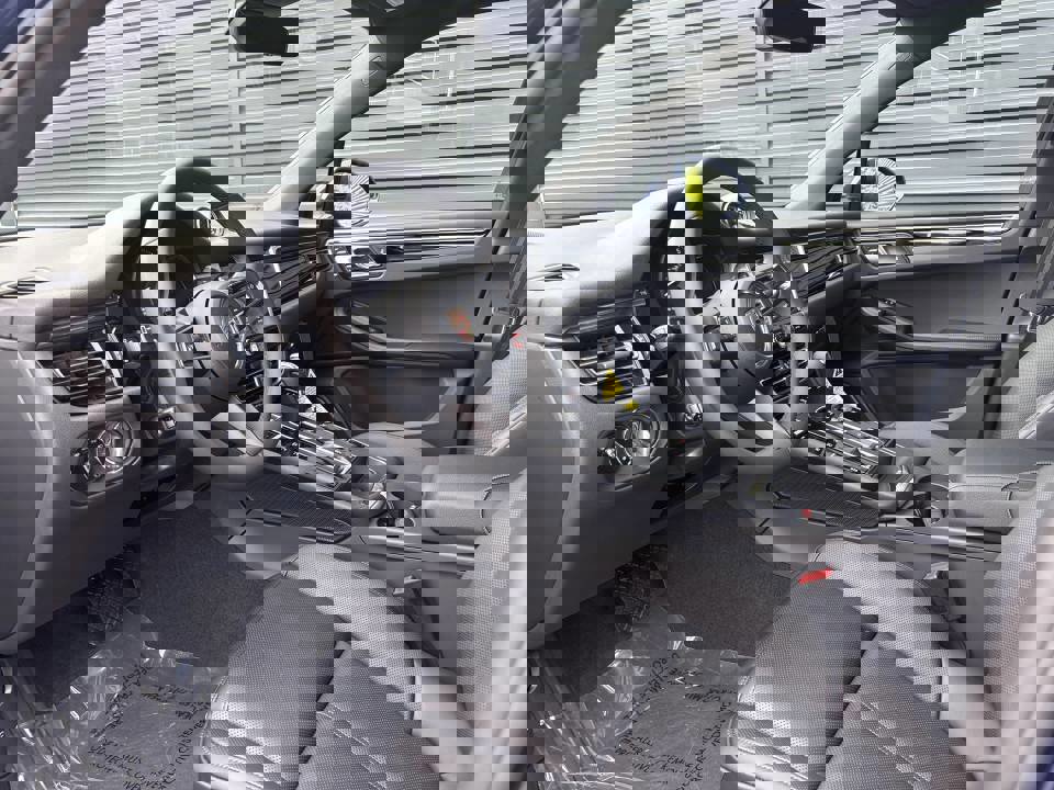 Certified 2026 Porsche Macan image 10