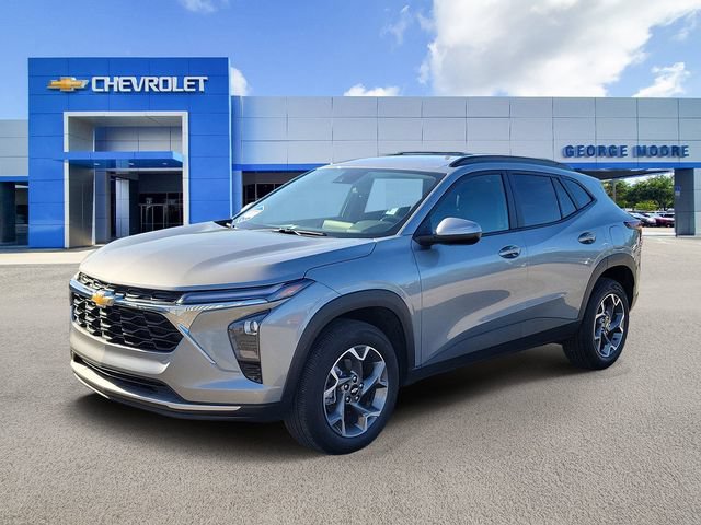 Certified 2025 Chevrolet Trax LT w/ Driver Confidence Package FWD image 2