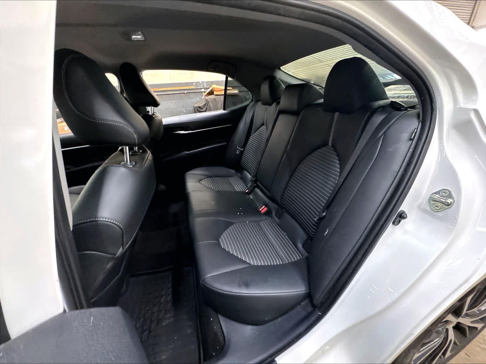 Used 2020 Toyota Camry SE FWD image 28