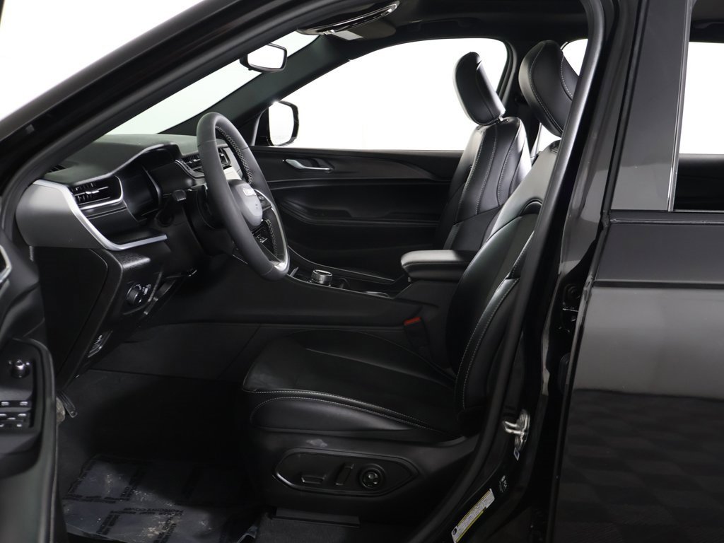 Used 2024 Jeep Grand Cherokee L Altitude image 28