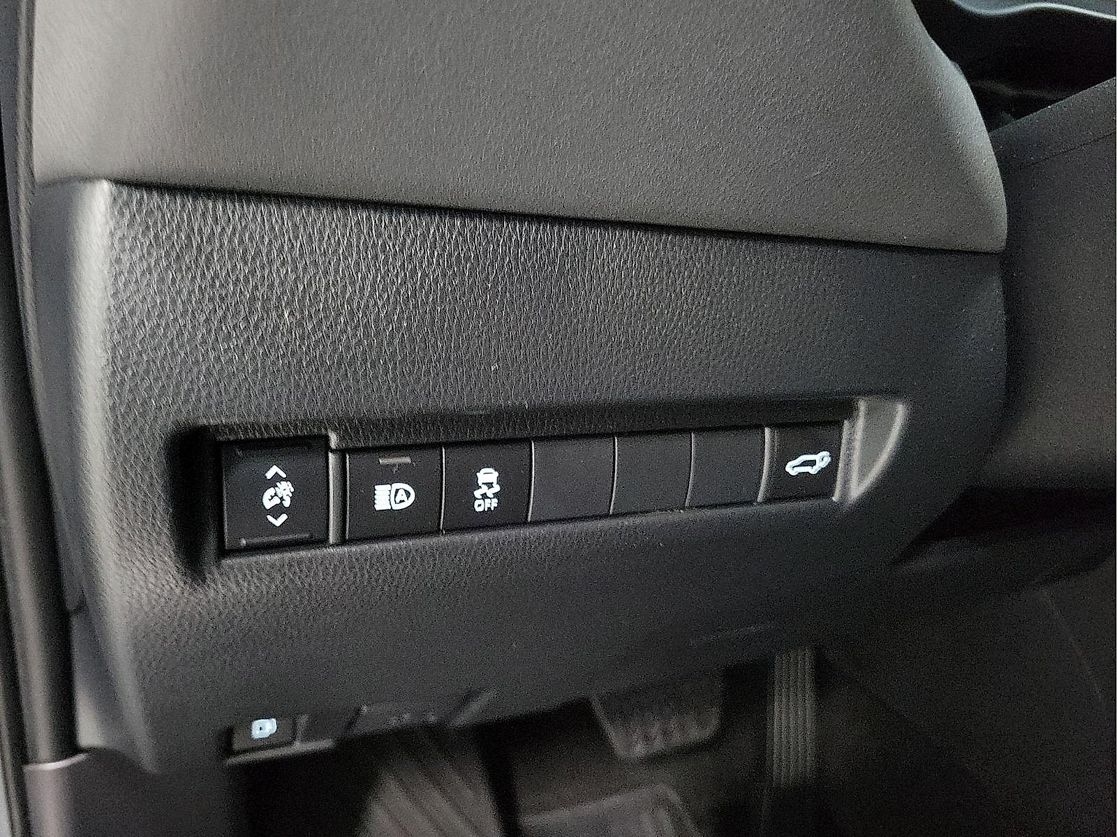 Certified 2024 Toyota Venza XLE AWD/4WD image 13