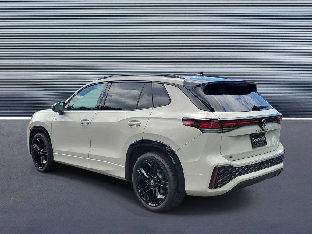 New 2026 Volkswagen Tiguan SE R-Line FWD image 4