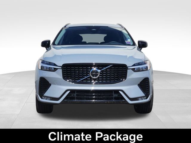 Certified 2025 Volvo XC60 B5 Plus AWD/4WD image 3