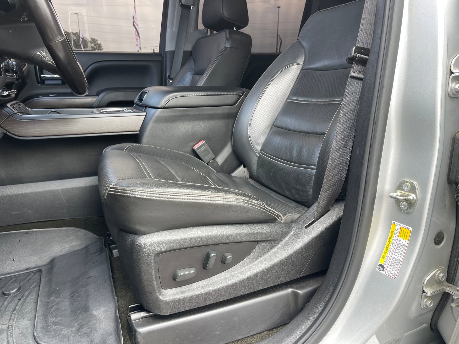 Used 2018 GMC Sierra 2500 Denali w/ Duramax Plus Package AWD/4WD image 13