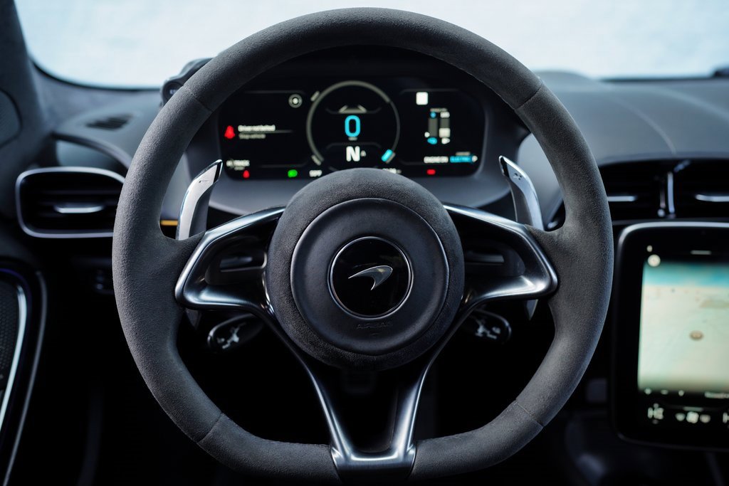 Used 2023 McLaren Artura image 27