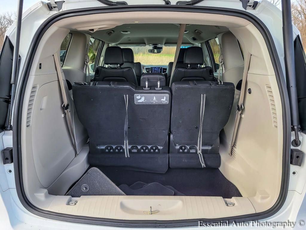 Used 2019 Chrysler Pacifica Touring-L w/ Advanced Safetytec Group image 28