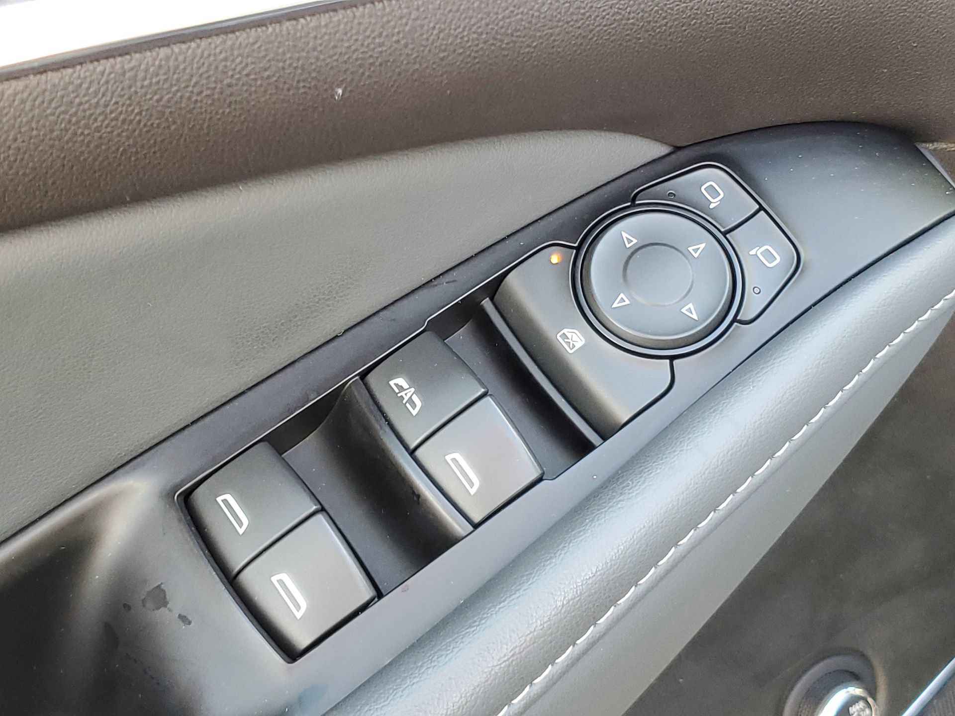 Used 2024 Buick Enclave Essence w/ Sport Touring Edition FWD image 18