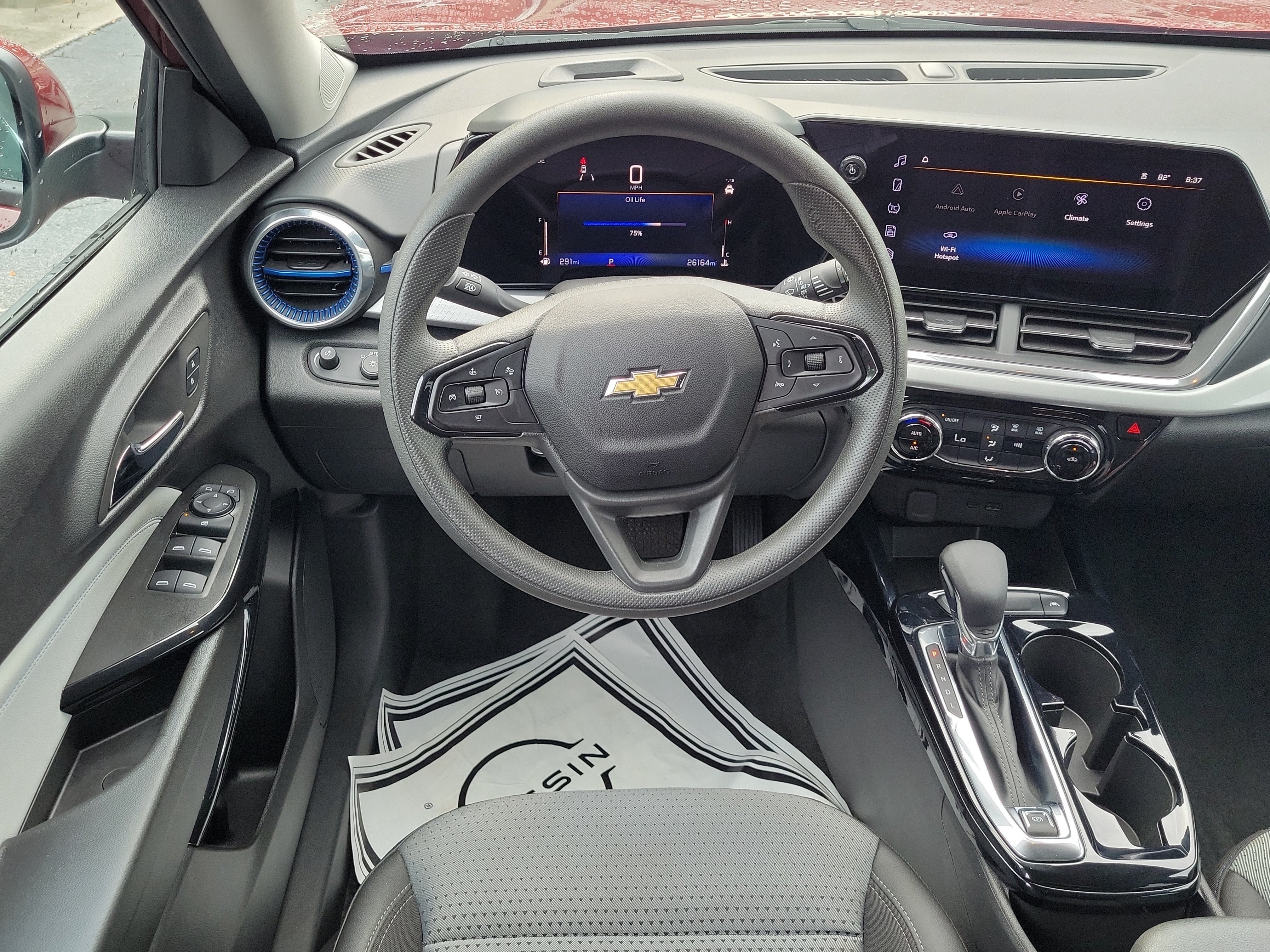 Used 2025 Chevrolet Trax LT FWD image 15
