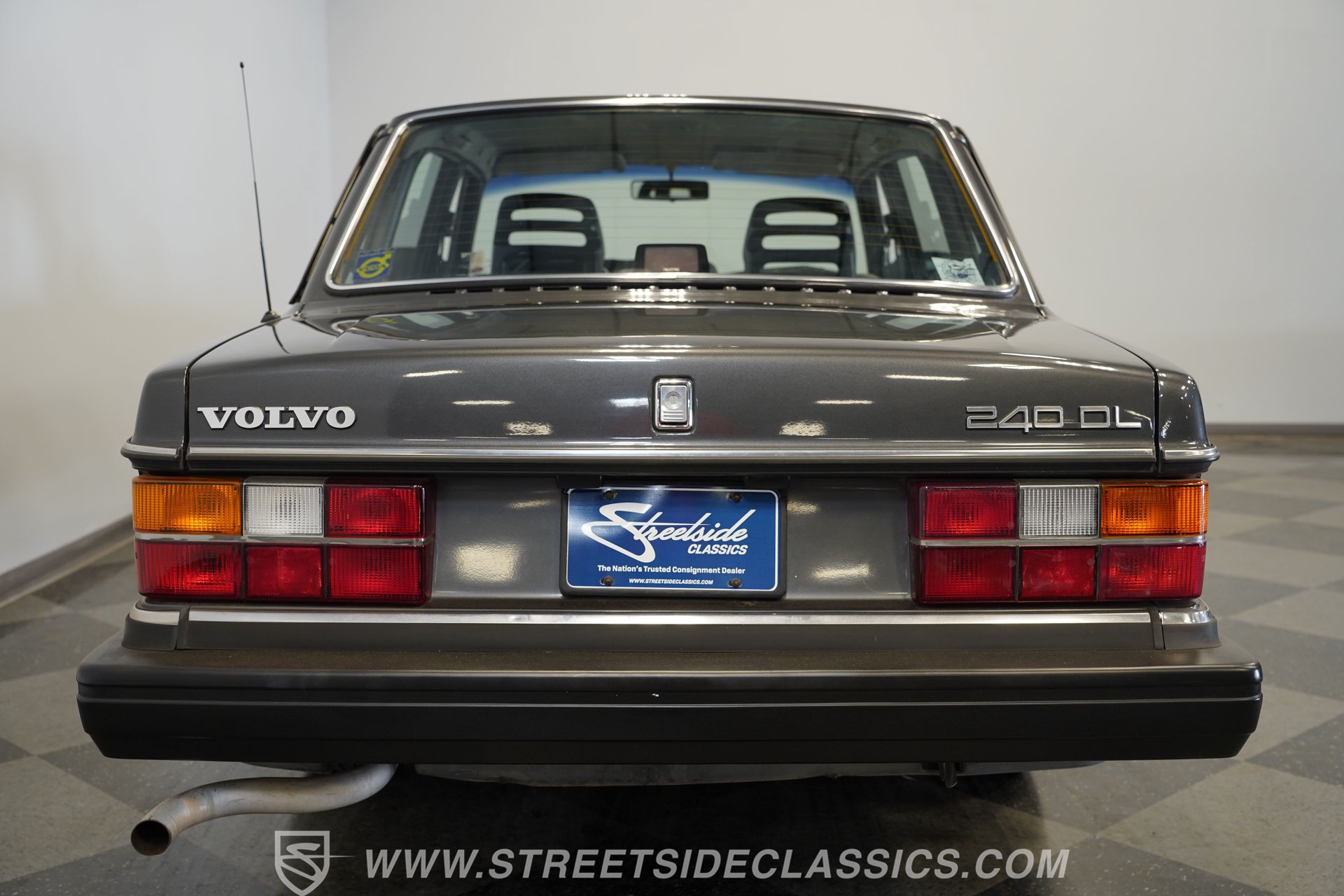 Used 1988 Volvo 240 Sedan RWD image 11