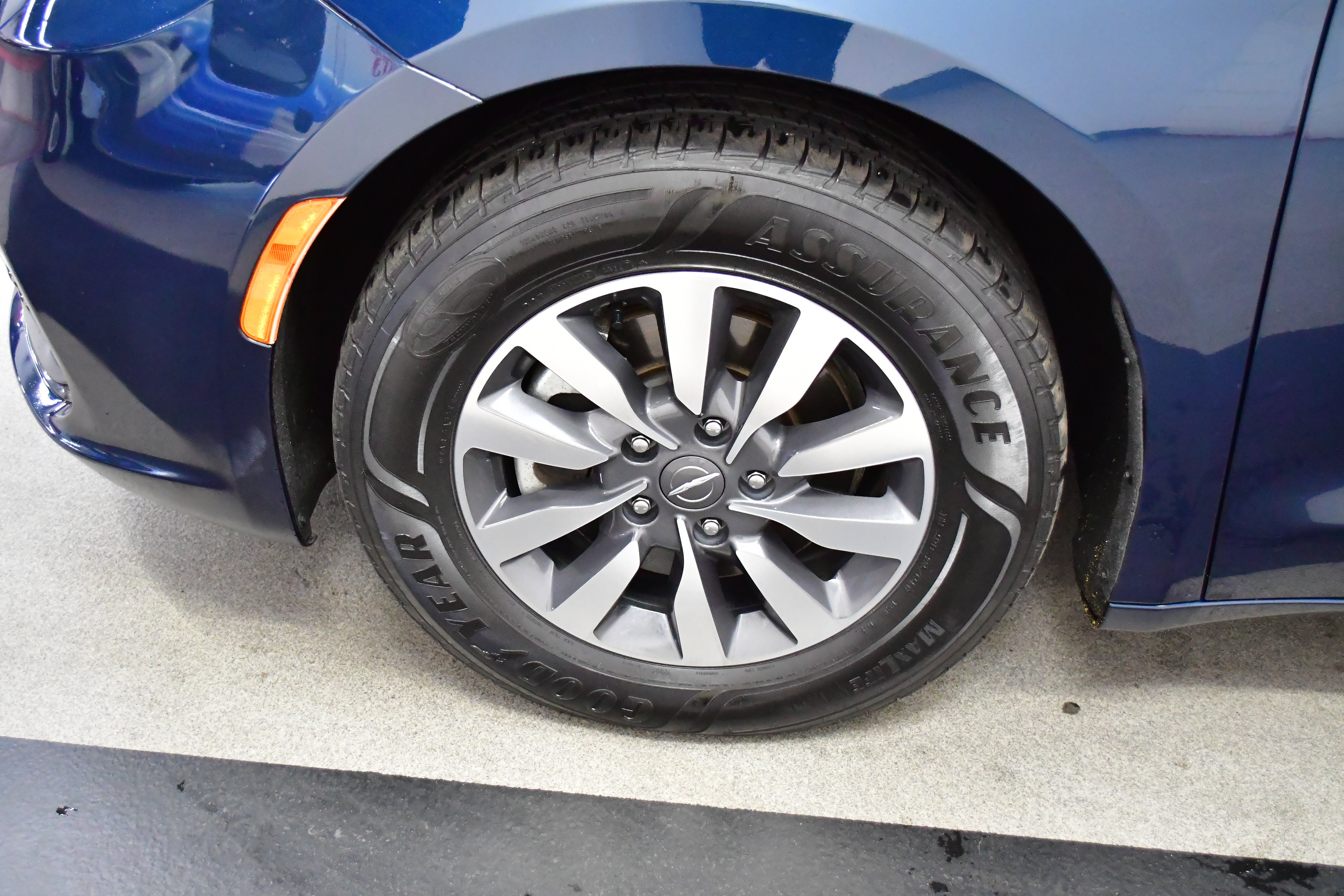 Used 2024 Chrysler Pacifica Limited FWD image 39