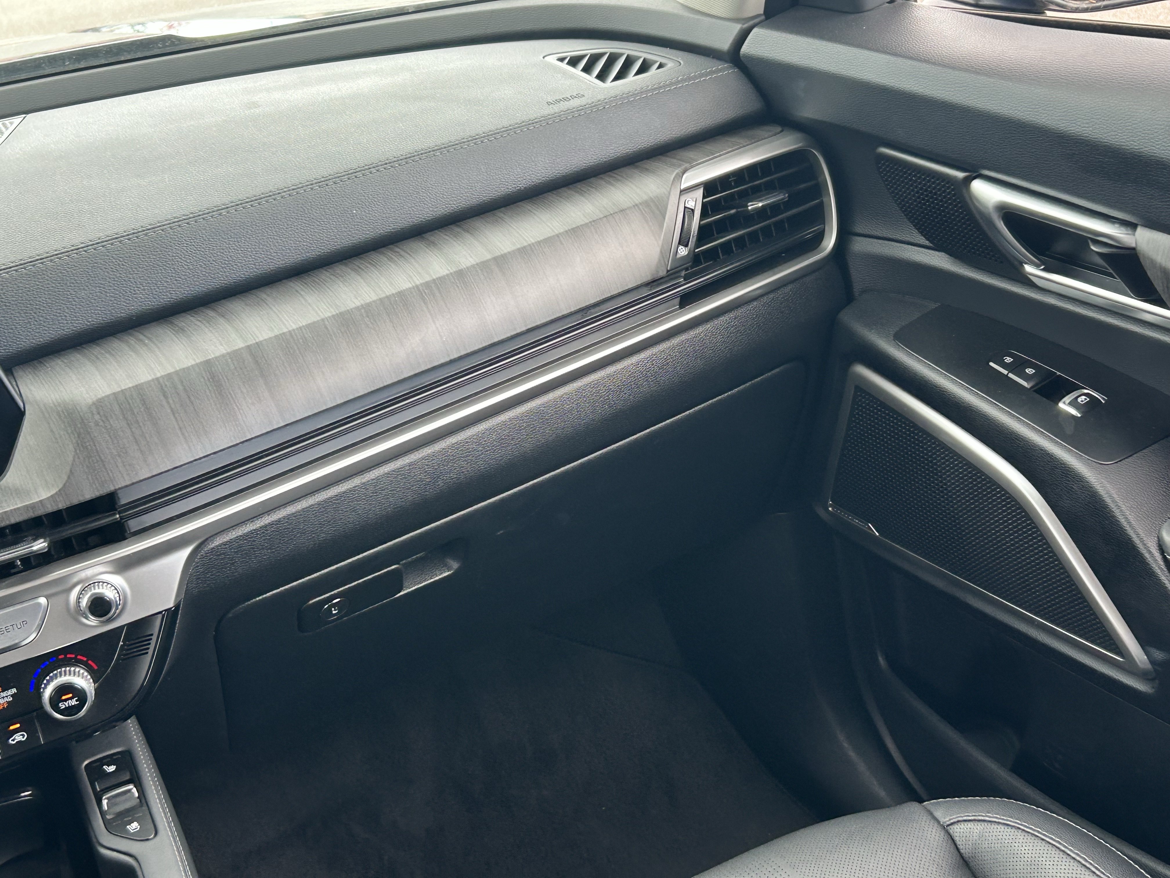 Certified 2023 Kia Telluride EX w/ EX Captain's Chair Package FWD image 18