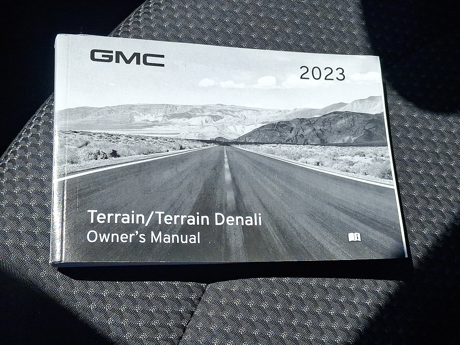 Used 2023 GMC Terrain SLE w/ Elevation Edition AWD/4WD image 26