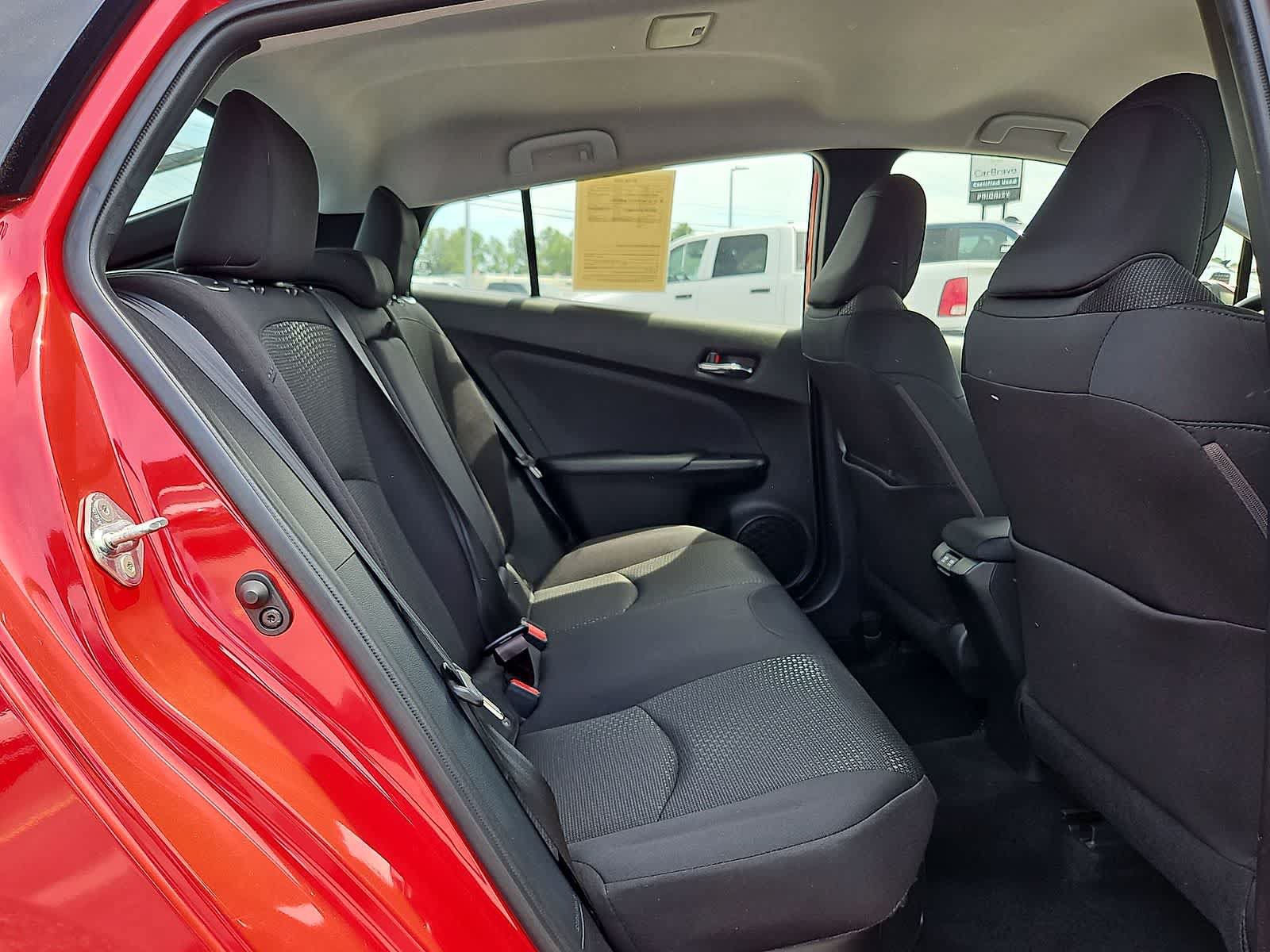 Used 2022 Toyota Prius LE AWD/4WD image 30