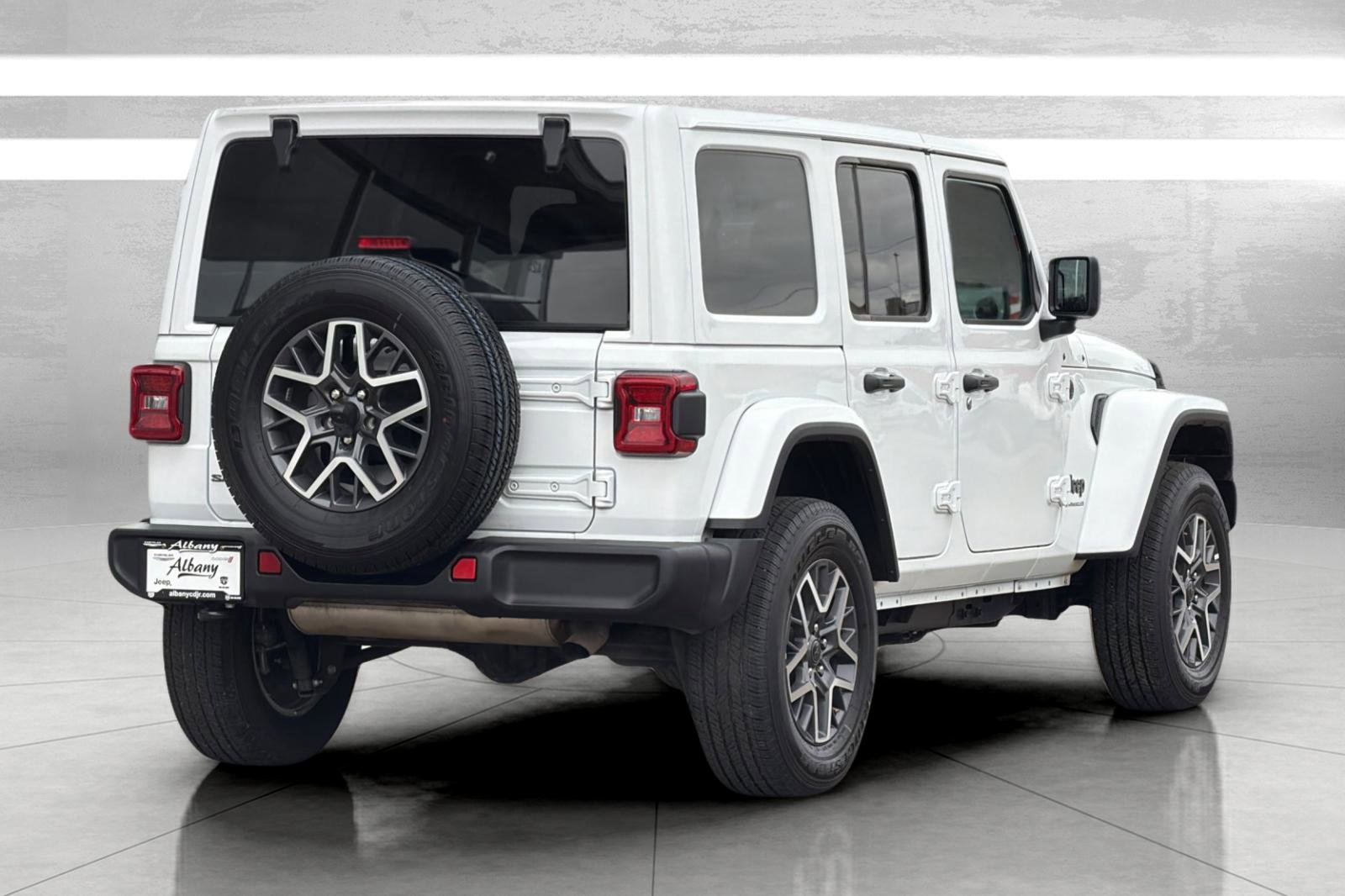Used 2026 Jeep Wrangler Unlimited Sahara AWD/4WD image 5