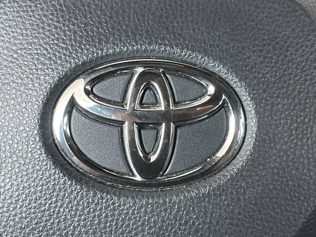 Used 2022 Toyota Corolla SE w/ Carpet Mat Package (TMS) FWD image 11