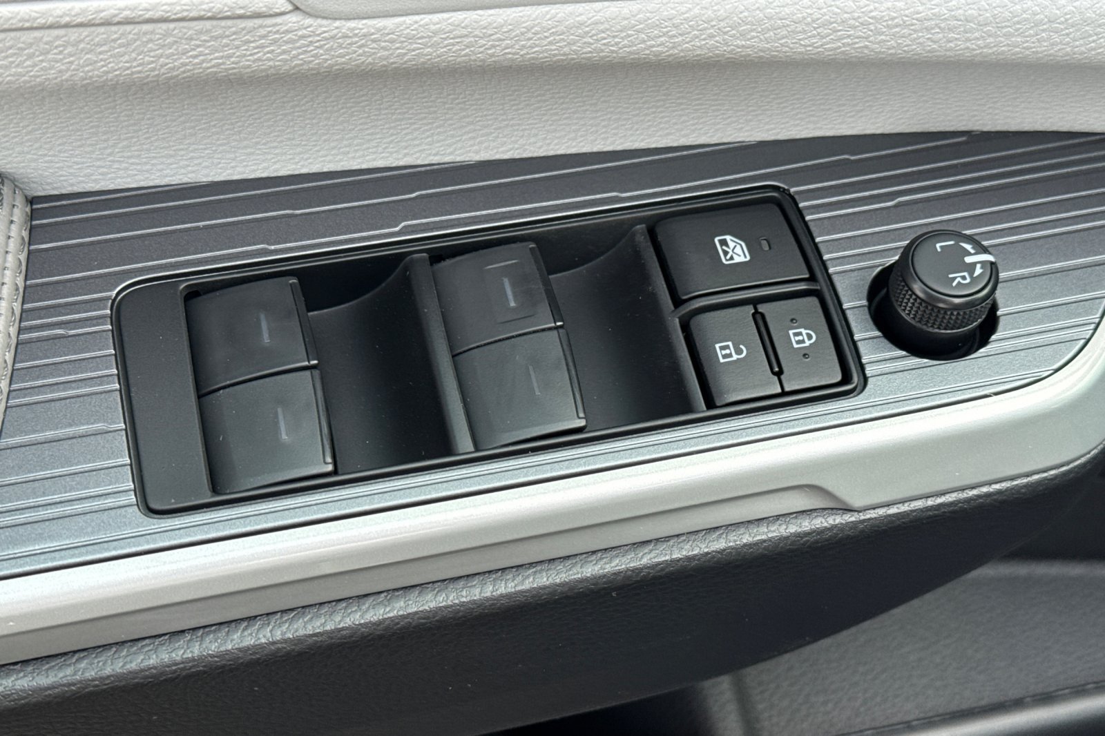 New 2026 Toyota Sienna LE FWD image 12