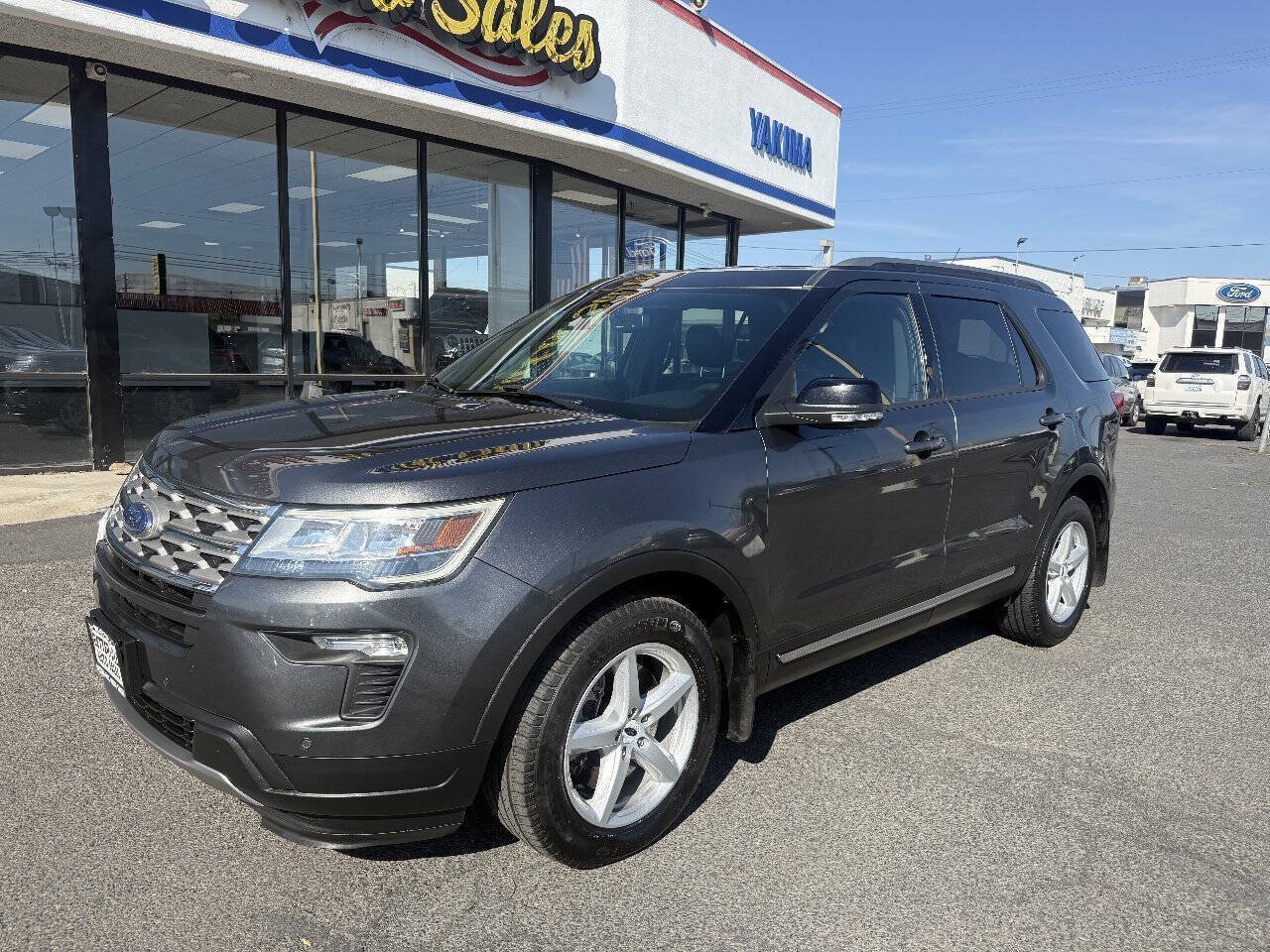 Used 2018 Ford Explorer XLT w/ Equipment Group 202A FWD image 1