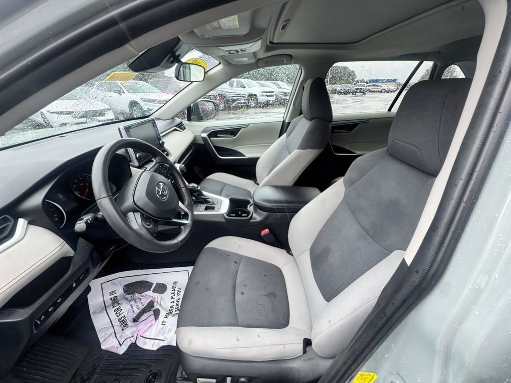 Used 2022 Toyota RAV4 XLE w/ Convenience Package AWD/4WD image 9