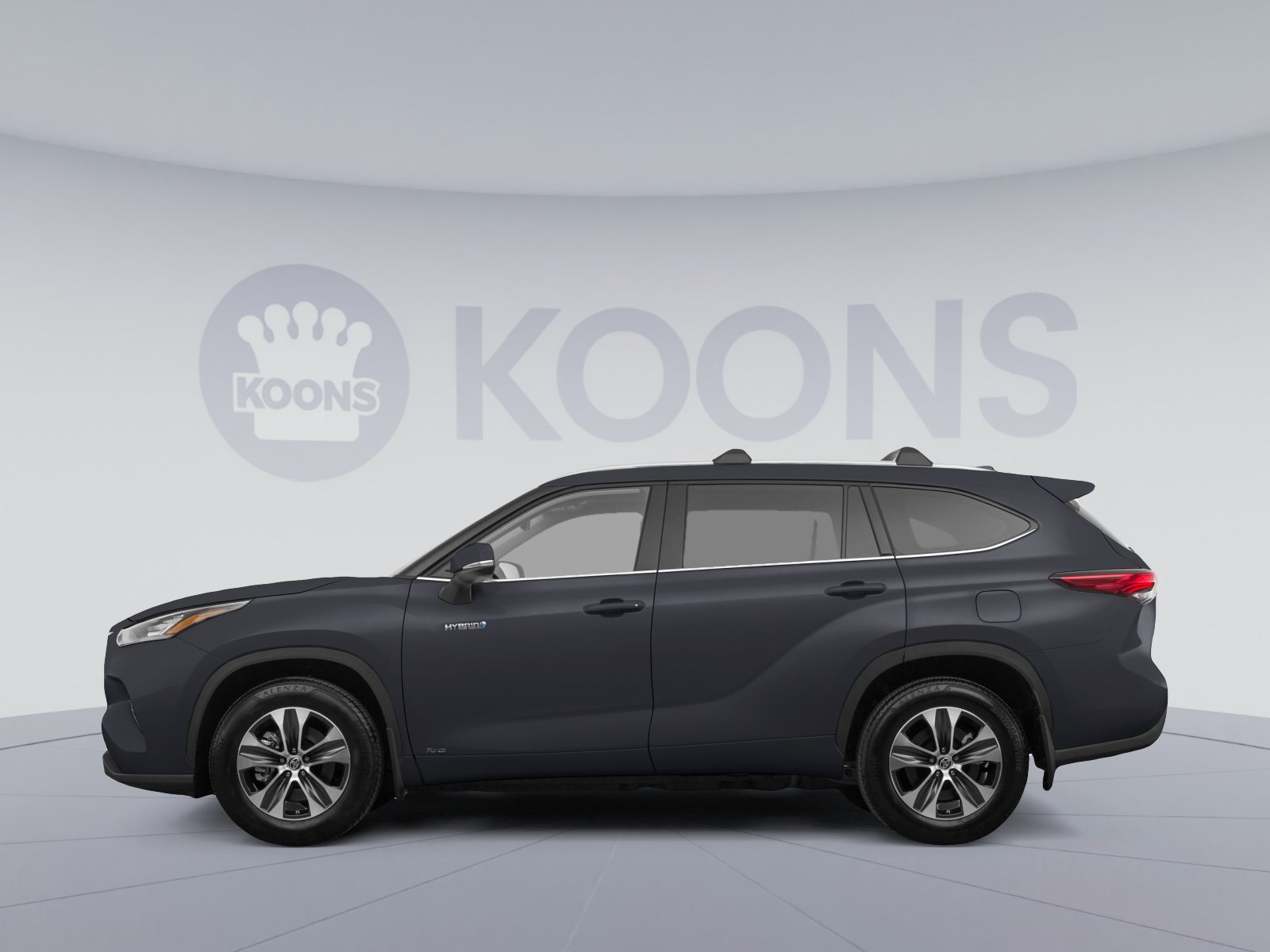 Used 2021 Toyota Highlander XLE AWD/4WD image 2