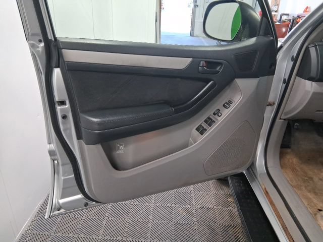 Used 2005 Toyota 4Runner SR5 AWD/4WD image 12