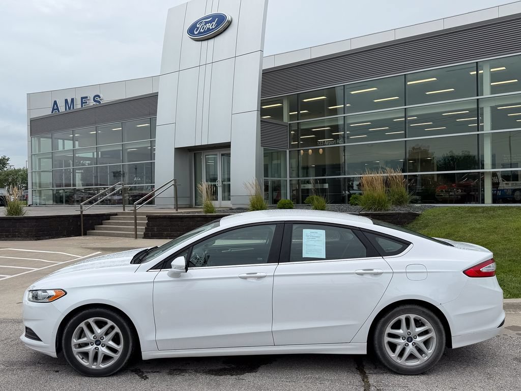 Used 2015 Ford Fusion SE FWD image 3