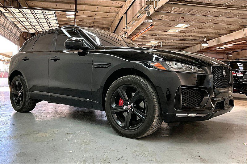 Used 2019 Jaguar F-PACE S image 2