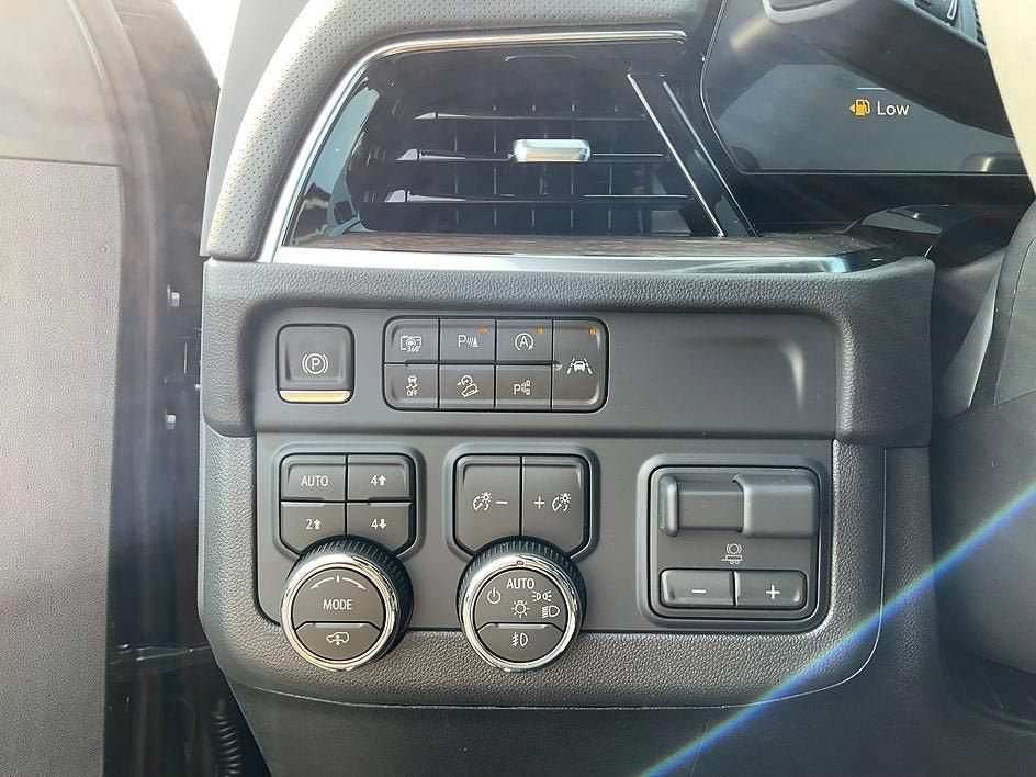 New 2026 Chevrolet Suburban High Country AWD/4WD image 25