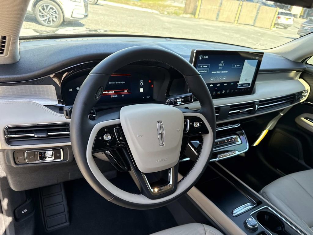 New 2026 Lincoln Corsair Premiere image 32