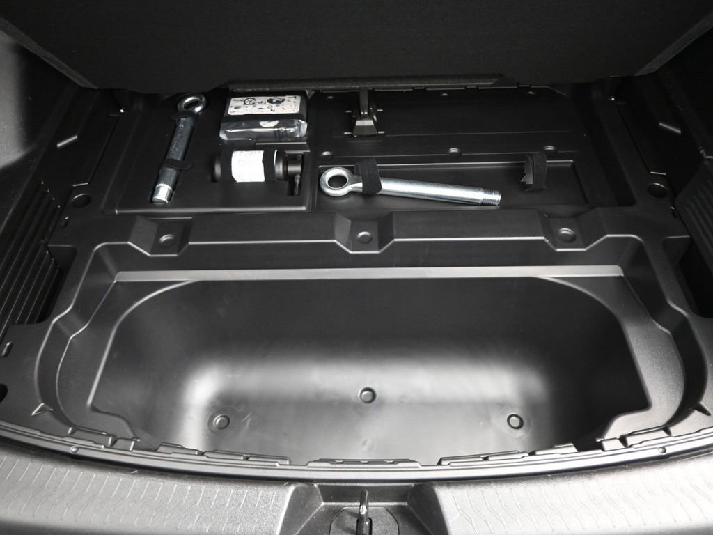 Used 2025 Chevrolet Equinox EV LT w/ Convenience Package image 32