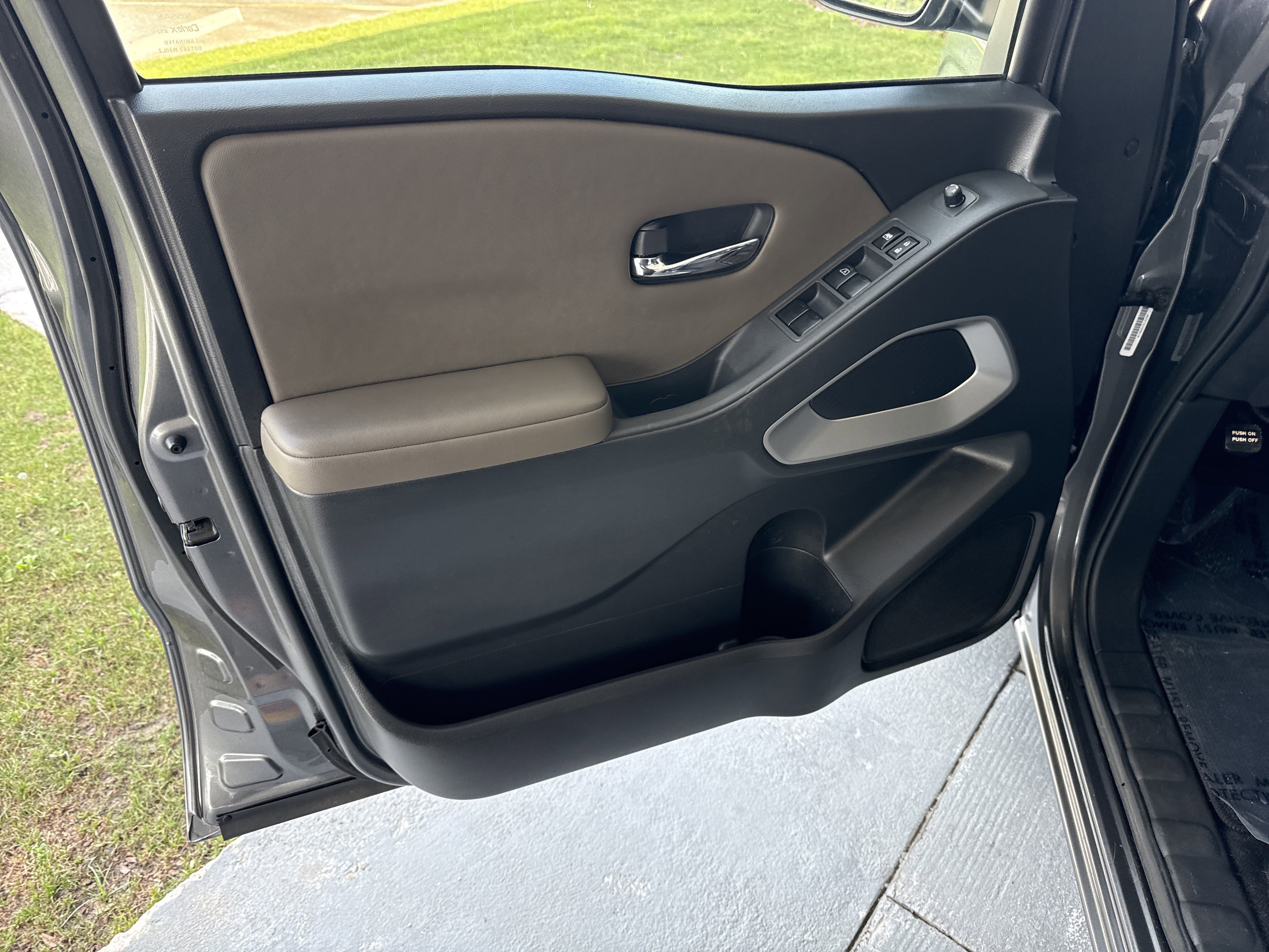 Used 2022 Nissan Frontier SV w/ Technology Package RWD image 14