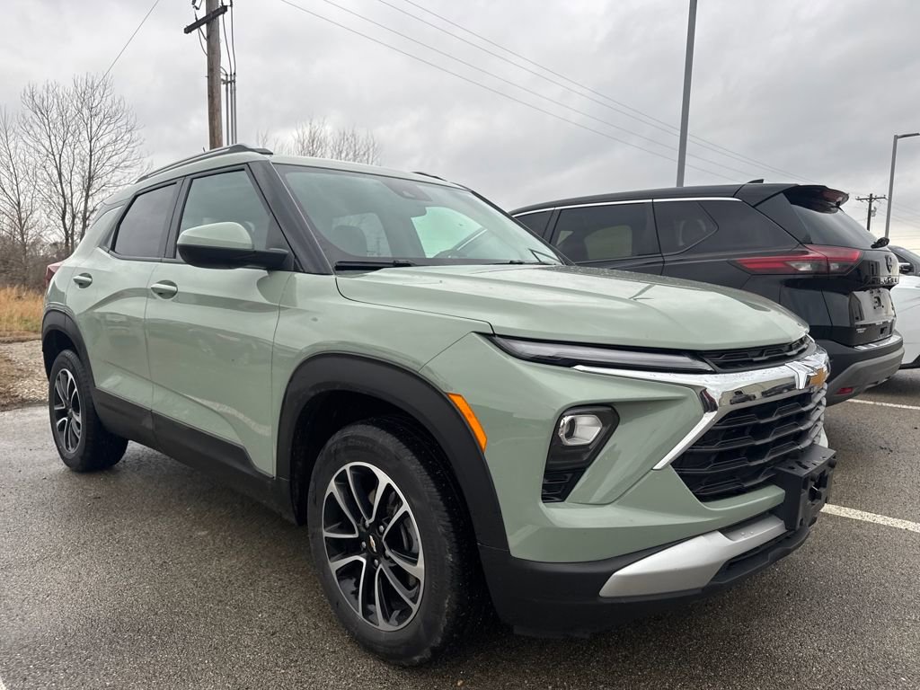 Used 2025 Chevrolet TrailBlazer LT image 3