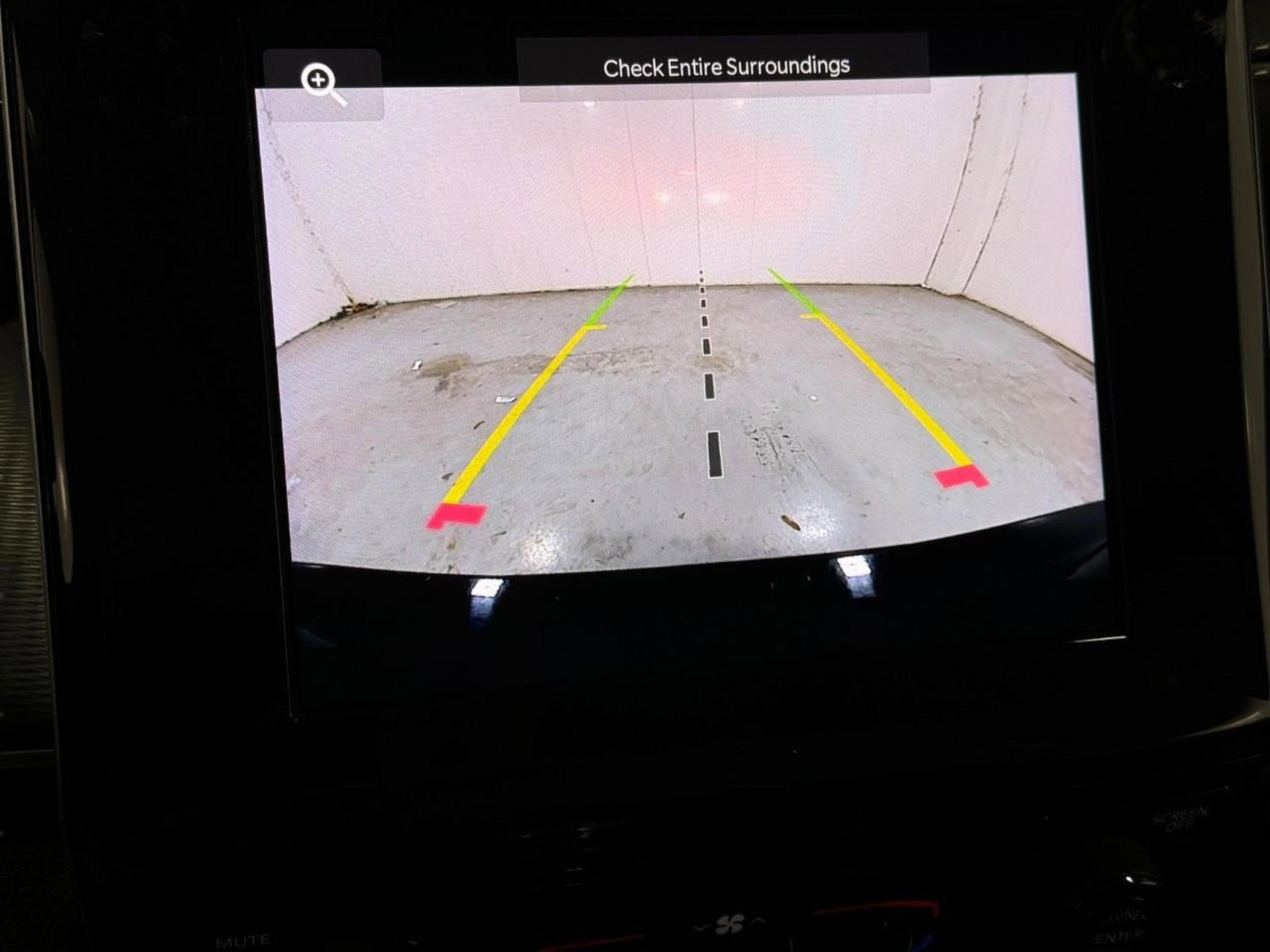 Used 2023 Jeep Grand Cherokee L Laredo image 32