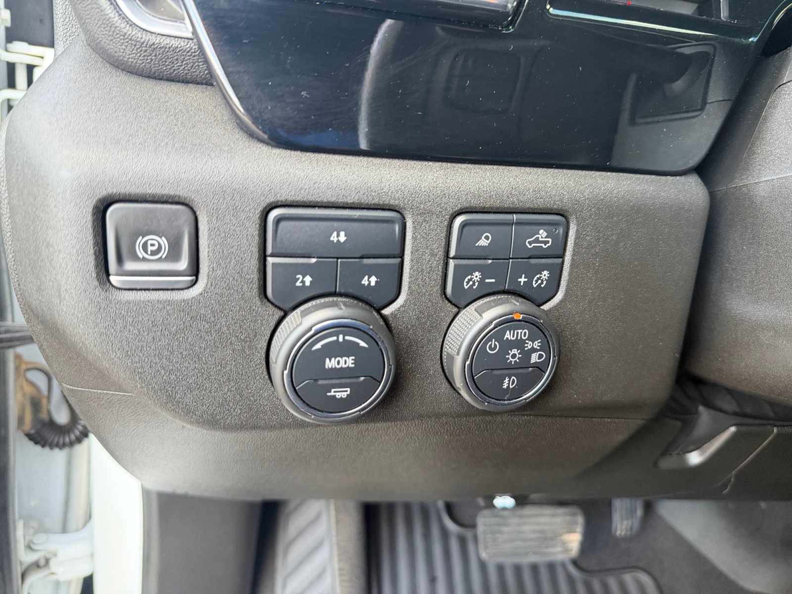 Used 2024 Chevrolet Silverado 2500 LT w/ Convenience Package AWD/4WD image 27